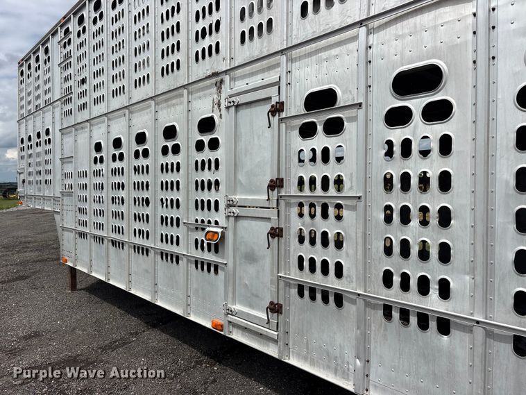 image for item ET2231 1988 Barrett 88L4537 livestock trailer