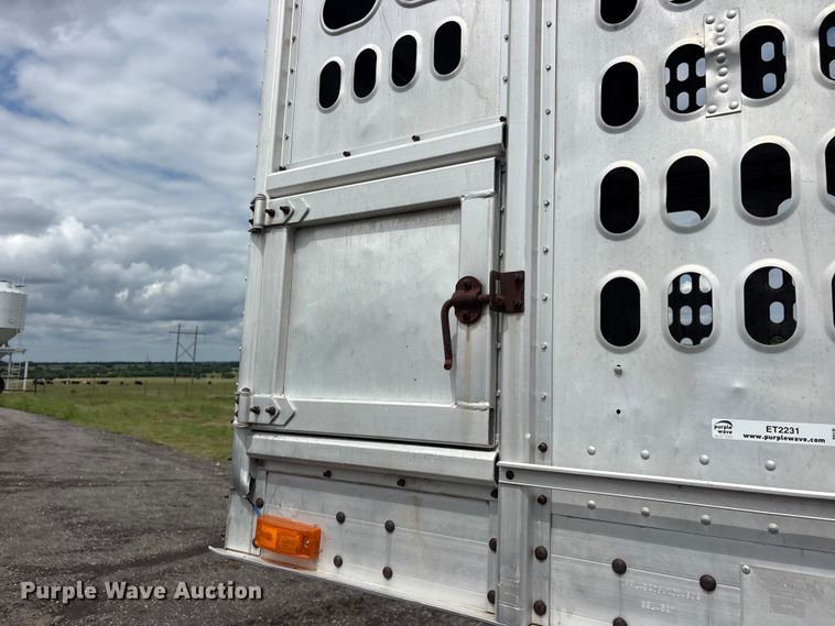 image for item ET2231 1988 Barrett 88L4537 livestock trailer