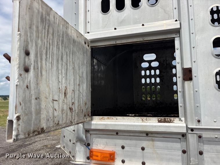 image for item ET2231 1988 Barrett 88L4537 livestock trailer