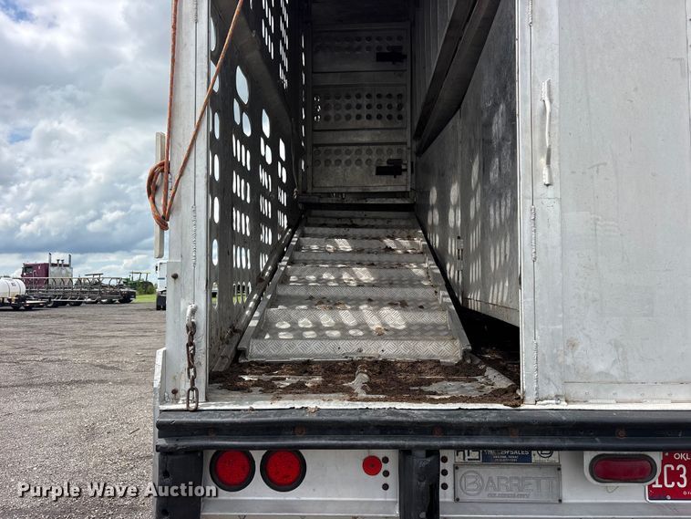 image for item ET2231 1988 Barrett 88L4537 livestock trailer