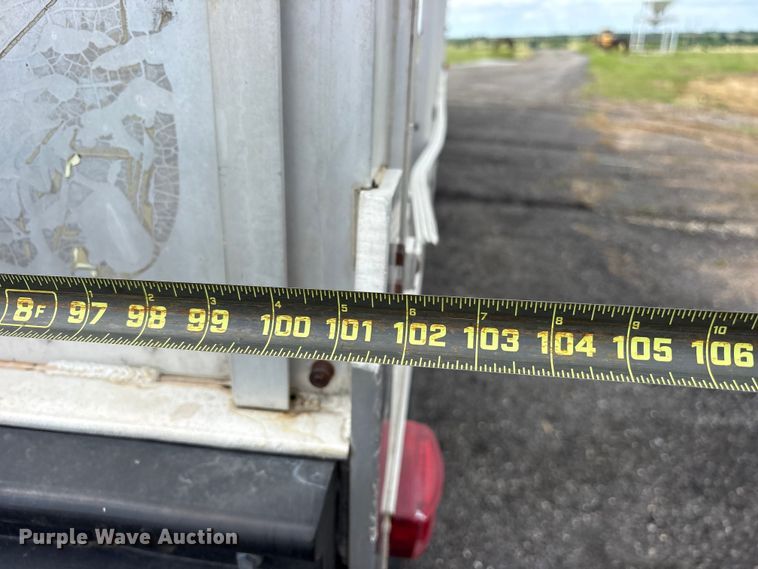 image for item ET2231 1988 Barrett 88L4537 livestock trailer