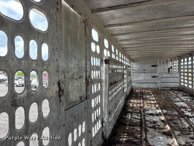 image for item ET2231 1988 Barrett 88L4537 livestock trailer