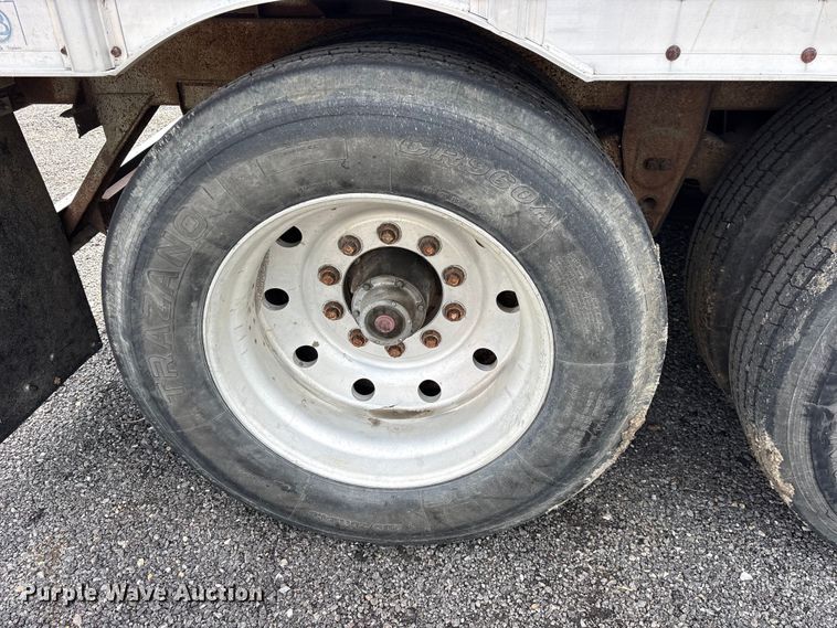 image for item ET2231 1988 Barrett 88L4537 livestock trailer
