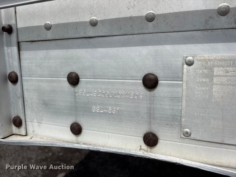 image for item ET2231 1988 Barrett 88L4537 livestock trailer