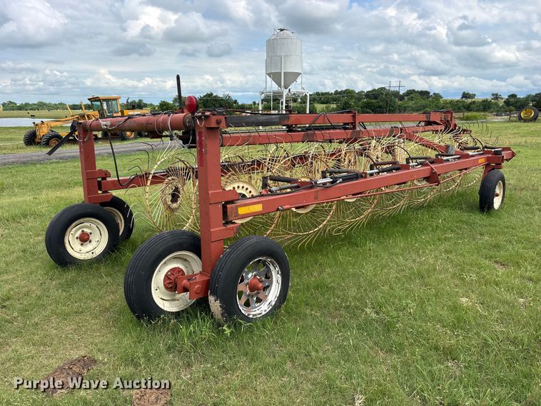 image for item ET2235 Hesston 3986 hay rake