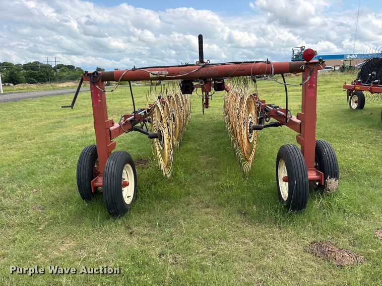 image for item ET2235 Hesston 3986 hay rake