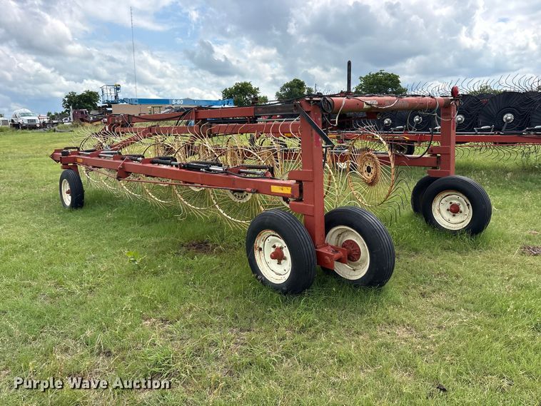 image for item ET2235 Hesston 3986 hay rake