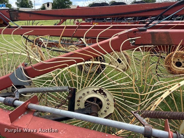 image for item ET2235 Hesston 3986 hay rake