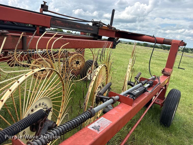 image for item ET2235 Hesston 3986 hay rake
