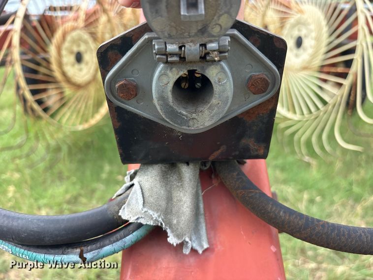 image for item ET2235 Hesston 3986 hay rake