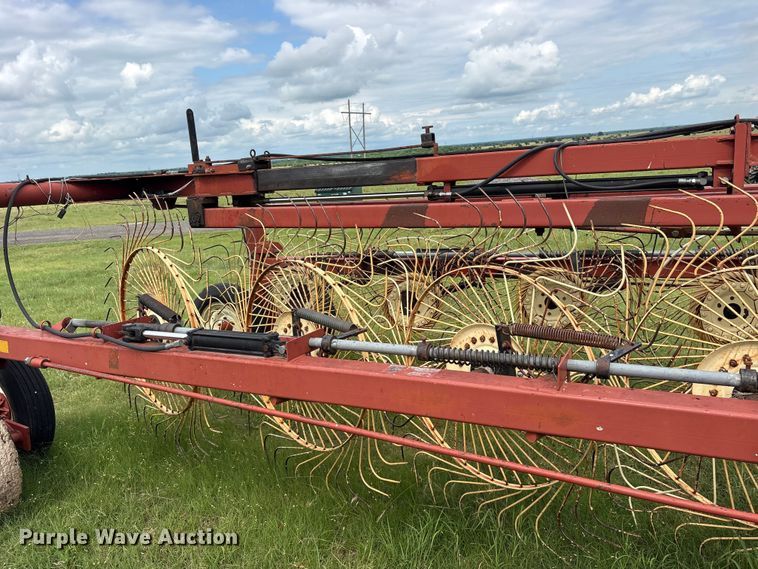 image for item ET2235 Hesston 3986 hay rake