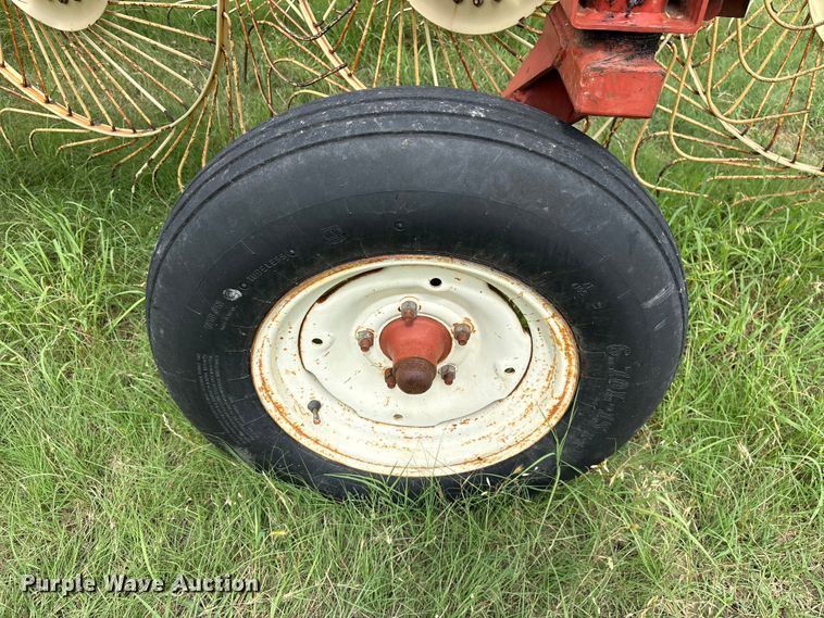 image for item ET2235 Hesston 3986 hay rake