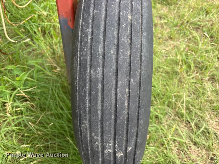 image for item ET2235 Hesston 3986 hay rake