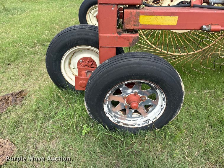 image for item ET2235 Hesston 3986 hay rake
