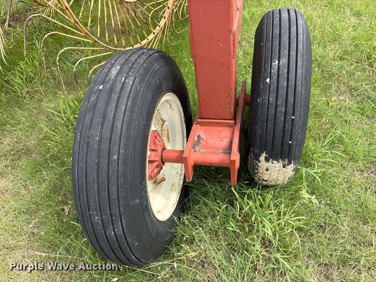 image for item ET2235 Hesston 3986 hay rake