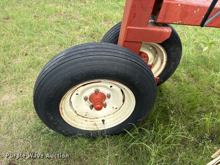 image for item ET2235 Hesston 3986 hay rake