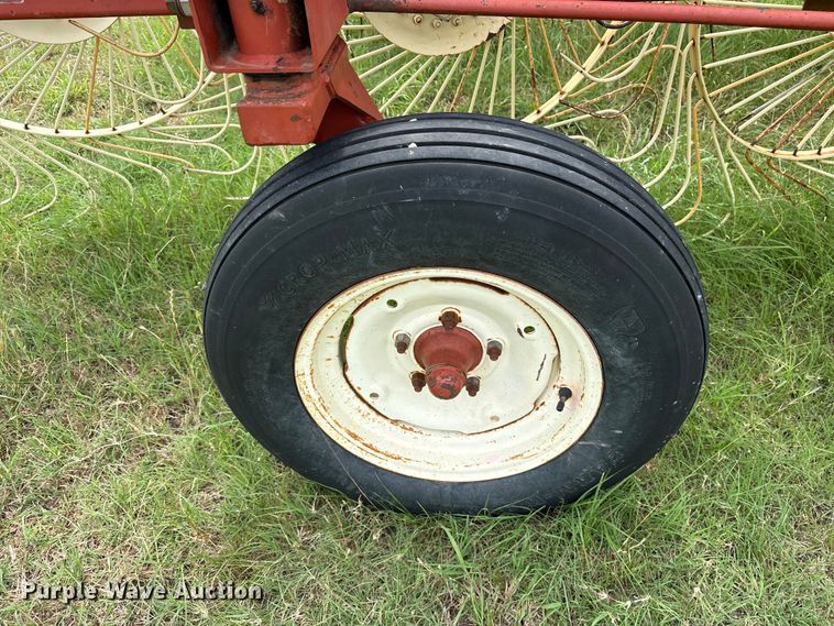 image for item ET2235 Hesston 3986 hay rake
