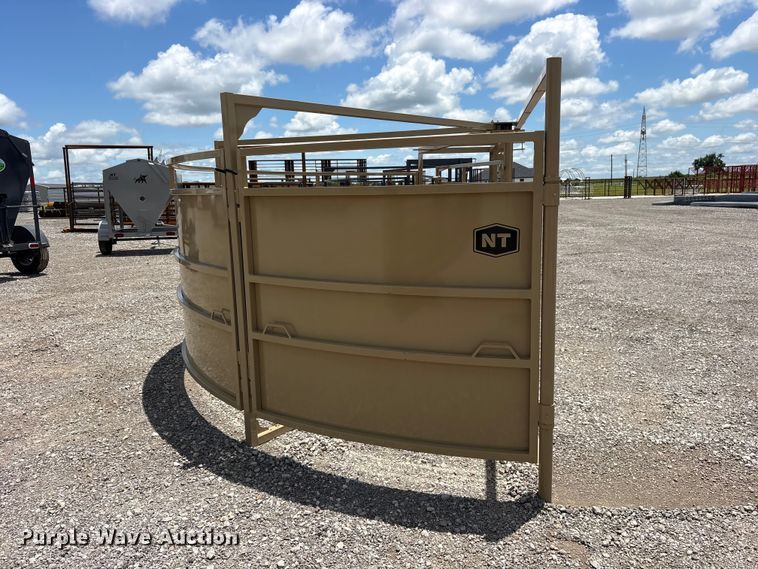 image for item ET2242 NT Farm and Ranch RF Sweep Tub Right Facing Livestock Sweep Tub