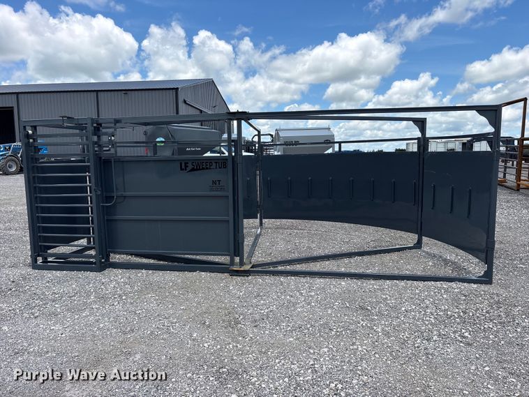 image for item ET2243 NT Farm and Ranch LF Sweep Tub squeeze chute
