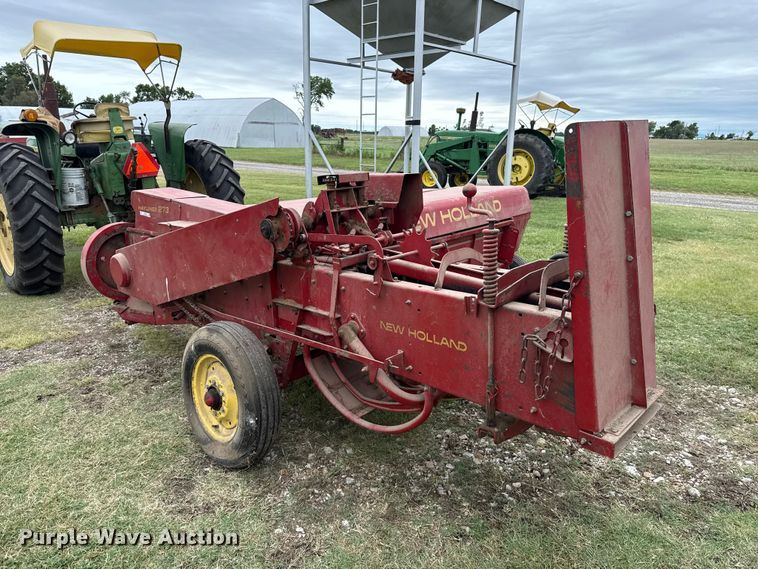 image for item ET6349 New Holland 273 small square baler