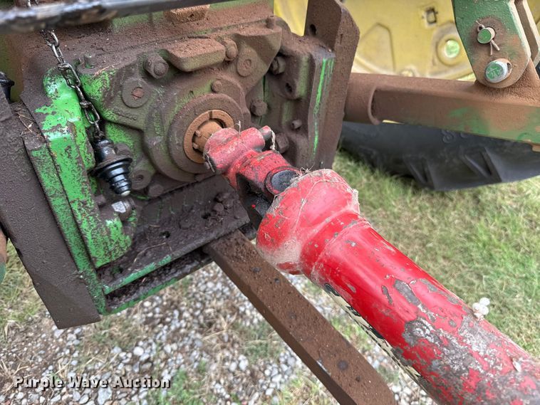 image for item ET6349 New Holland 273 small square baler