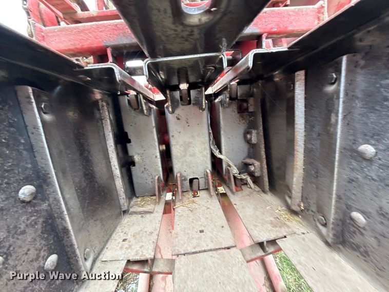 image for item ET6349 New Holland 273 small square baler