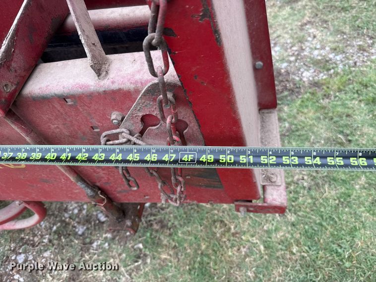 image for item ET6349 New Holland 273 small square baler