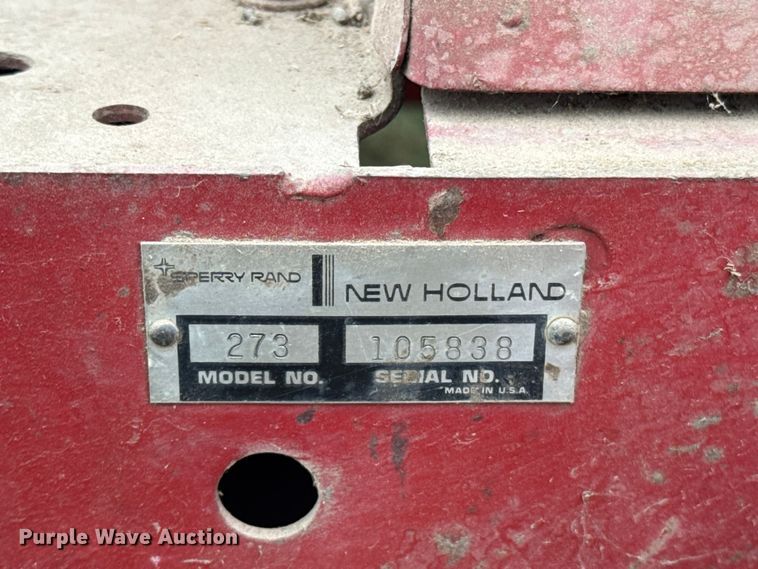 image for item ET6349 New Holland 273 small square baler