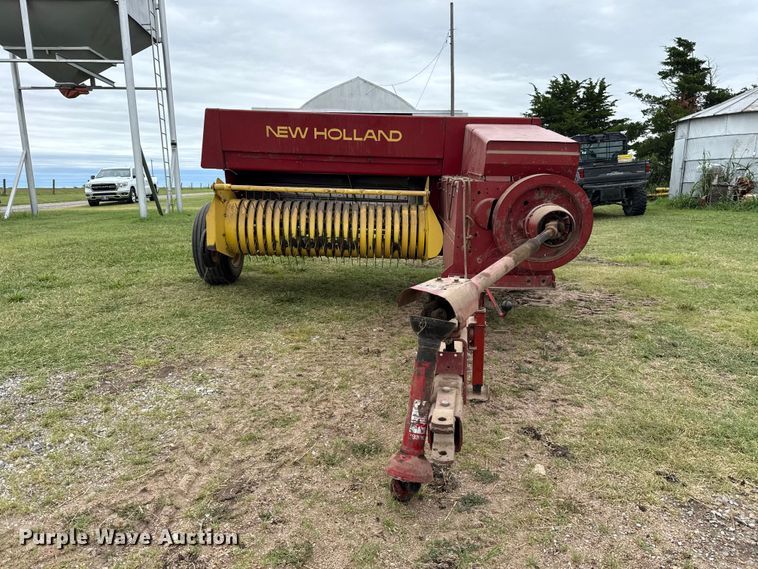 image for item ET6350 New Holland Hayliner 315 small square baler