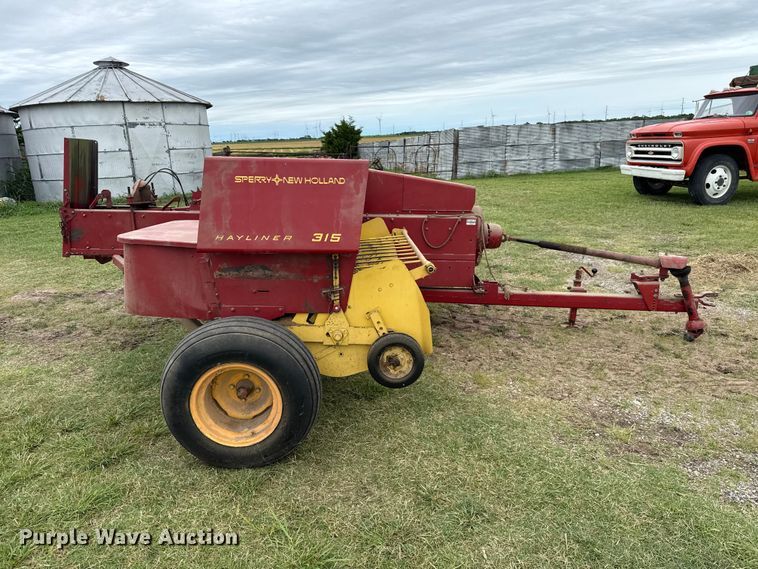 image for item ET6350 New Holland Hayliner 315 small square baler