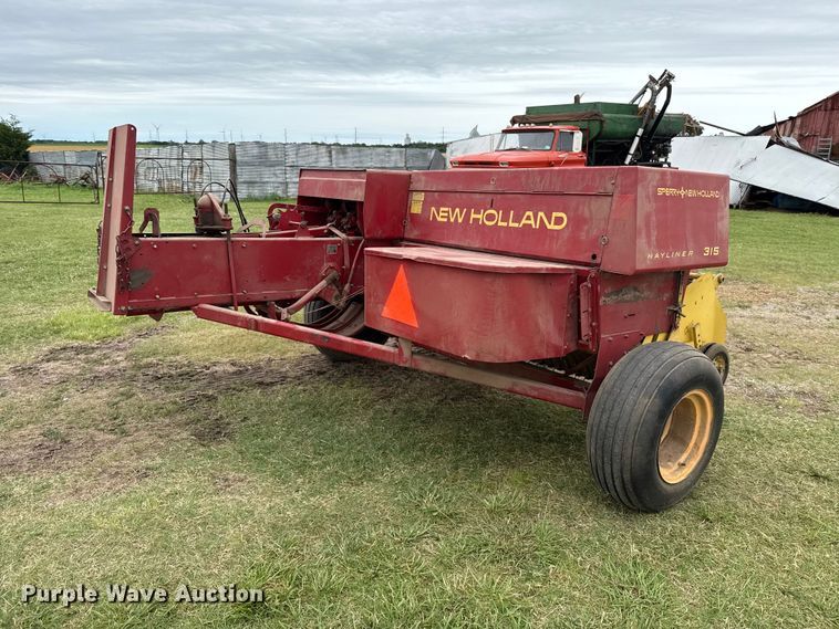 image for item ET6350 New Holland Hayliner 315 small square baler