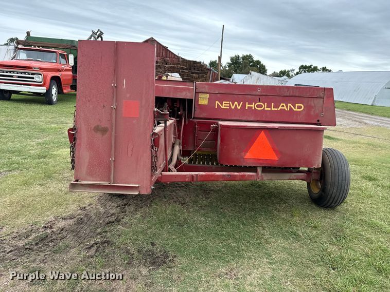image for item ET6350 New Holland Hayliner 315 small square baler
