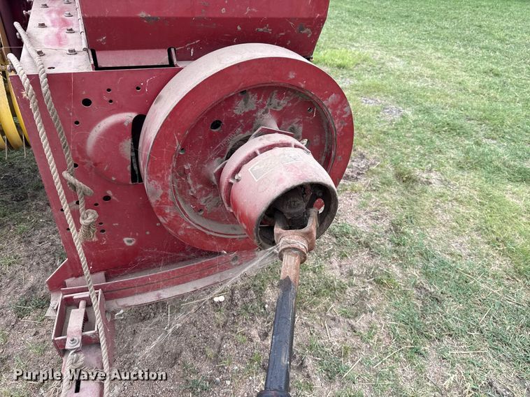 image for item ET6350 New Holland Hayliner 315 small square baler