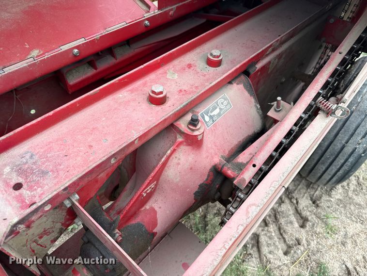 image for item ET6350 New Holland Hayliner 315 small square baler