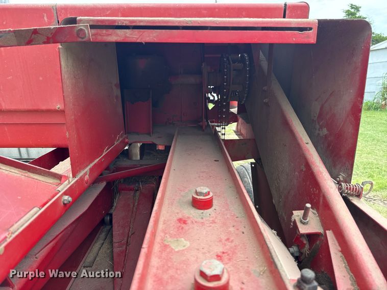 image for item ET6350 New Holland Hayliner 315 small square baler
