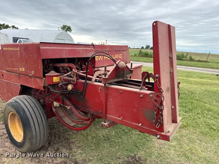 image for item ET6350 New Holland Hayliner 315 small square baler