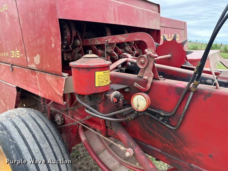 image for item ET6350 New Holland Hayliner 315 small square baler