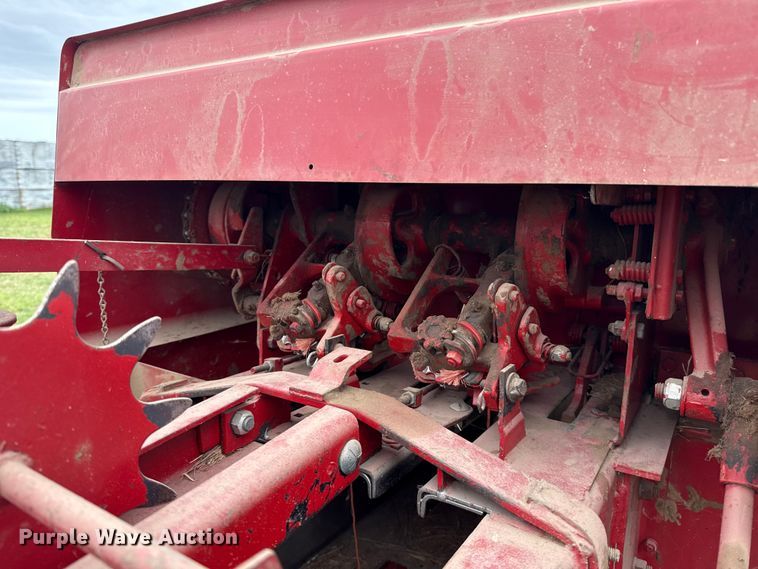 image for item ET6350 New Holland Hayliner 315 small square baler