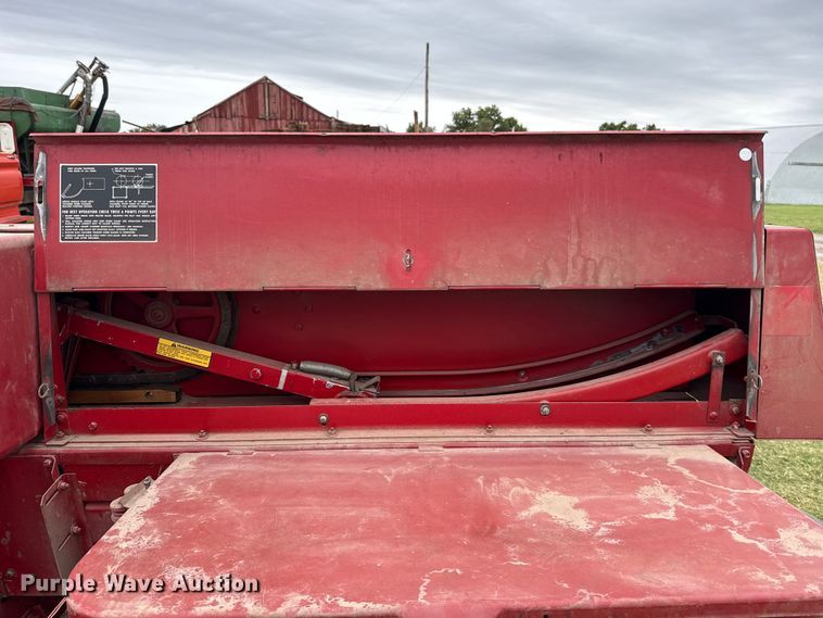 image for item ET6350 New Holland Hayliner 315 small square baler
