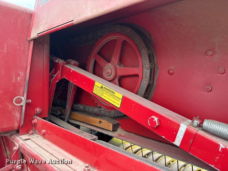 image for item ET6350 New Holland Hayliner 315 small square baler