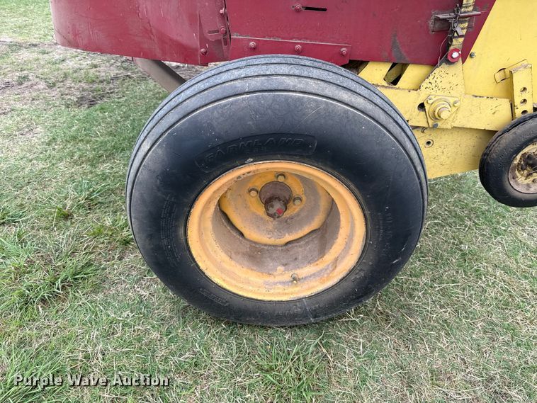 image for item ET6350 New Holland Hayliner 315 small square baler