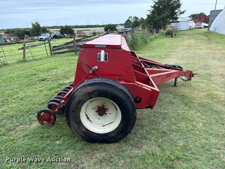 image for item ET6351 International Harvester 5100 grain drill