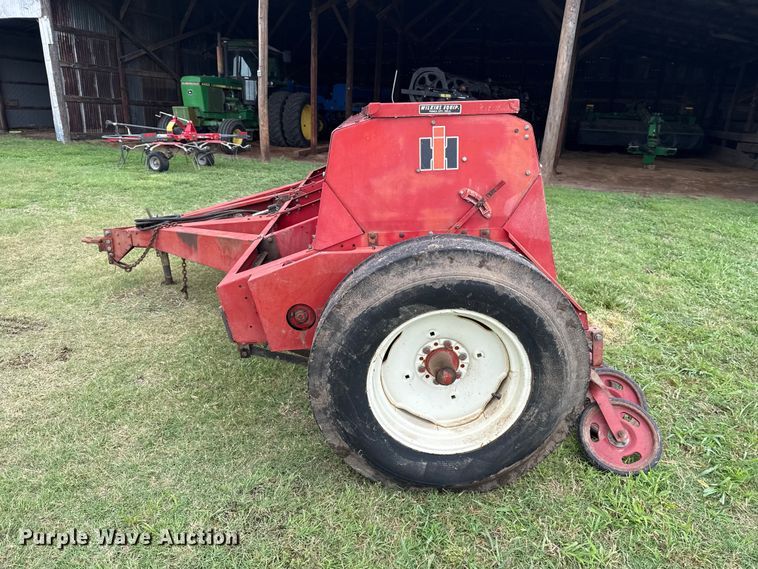 image for item ET6351 International Harvester 5100 grain drill