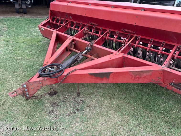 image for item ET6351 International Harvester 5100 grain drill