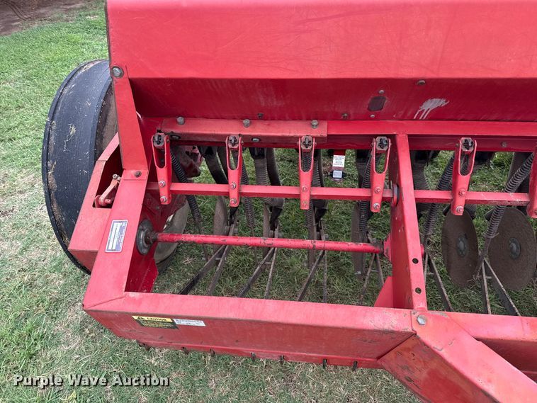 image for item ET6351 International Harvester 5100 grain drill