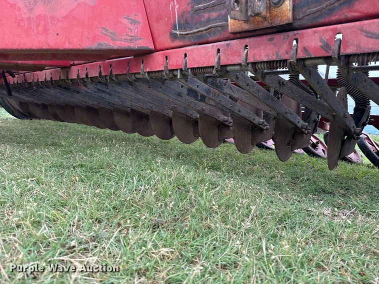 image for item ET6351 International Harvester 5100 grain drill