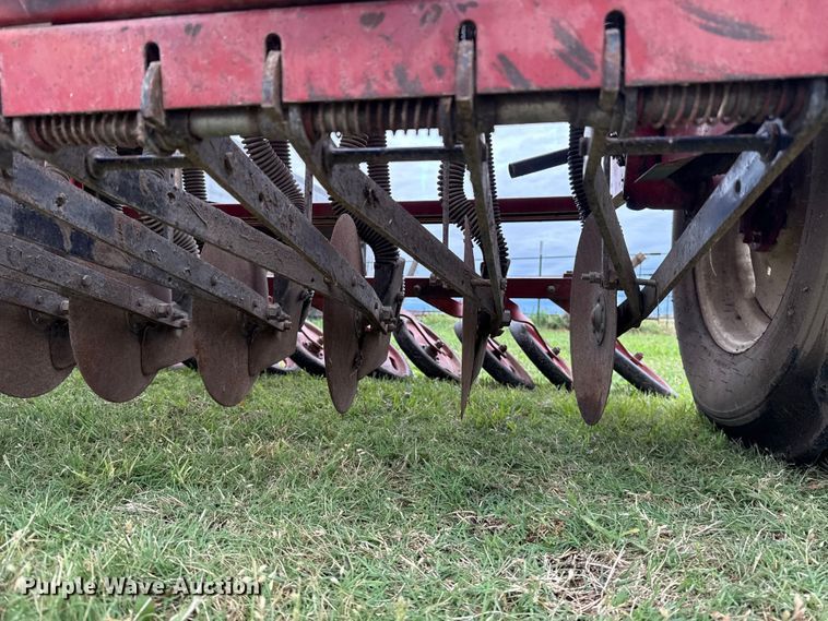 image for item ET6351 International Harvester 5100 grain drill