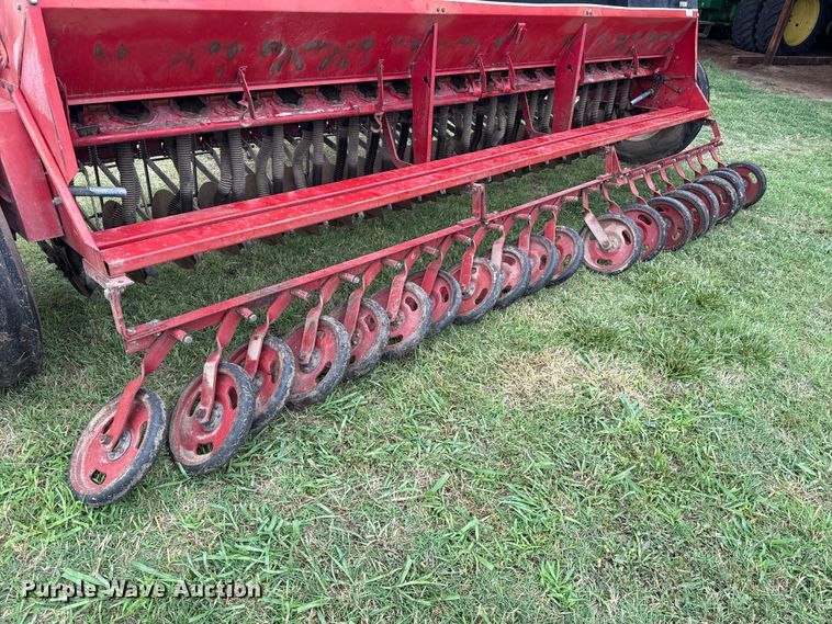 image for item ET6351 International Harvester 5100 grain drill