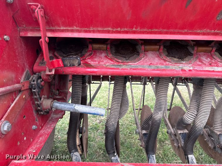 image for item ET6351 International Harvester 5100 grain drill