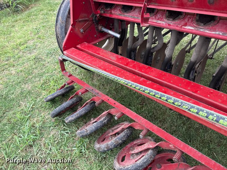 image for item ET6351 International Harvester 5100 grain drill